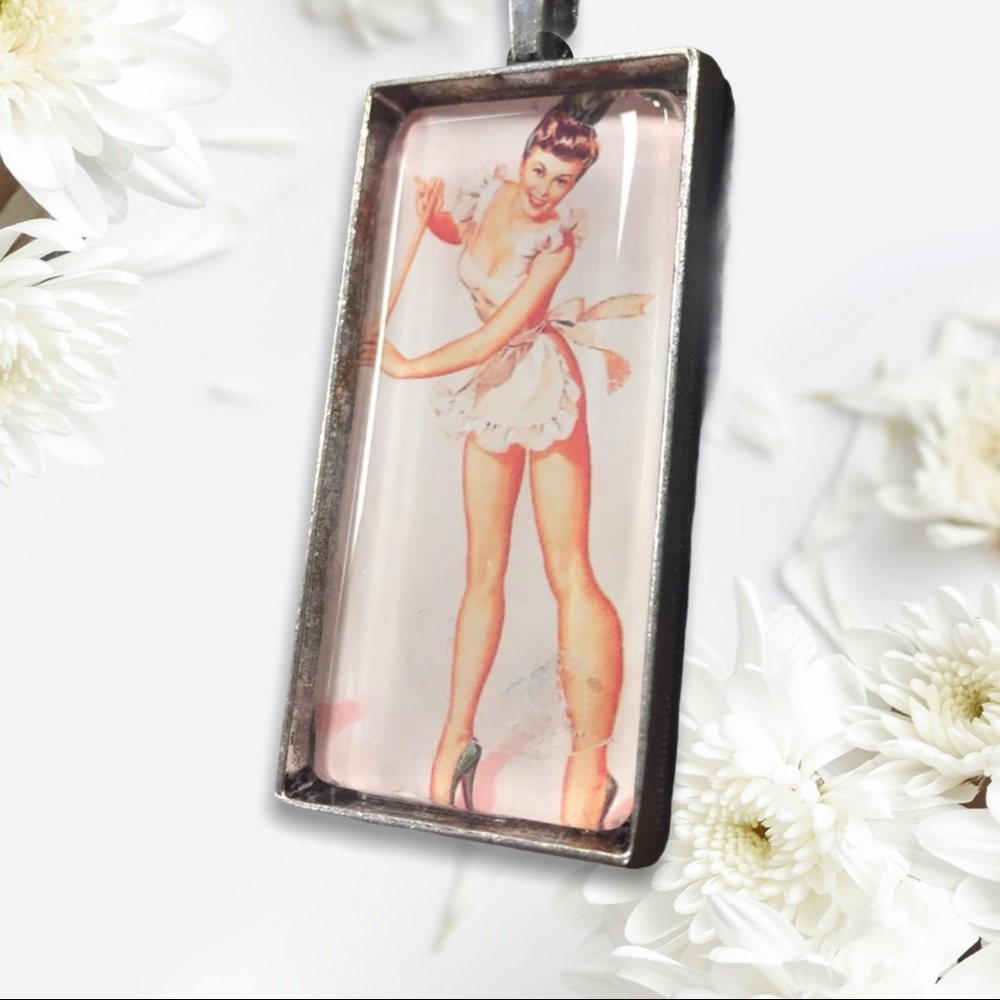 Pin up necklace - Picture 1 of 5